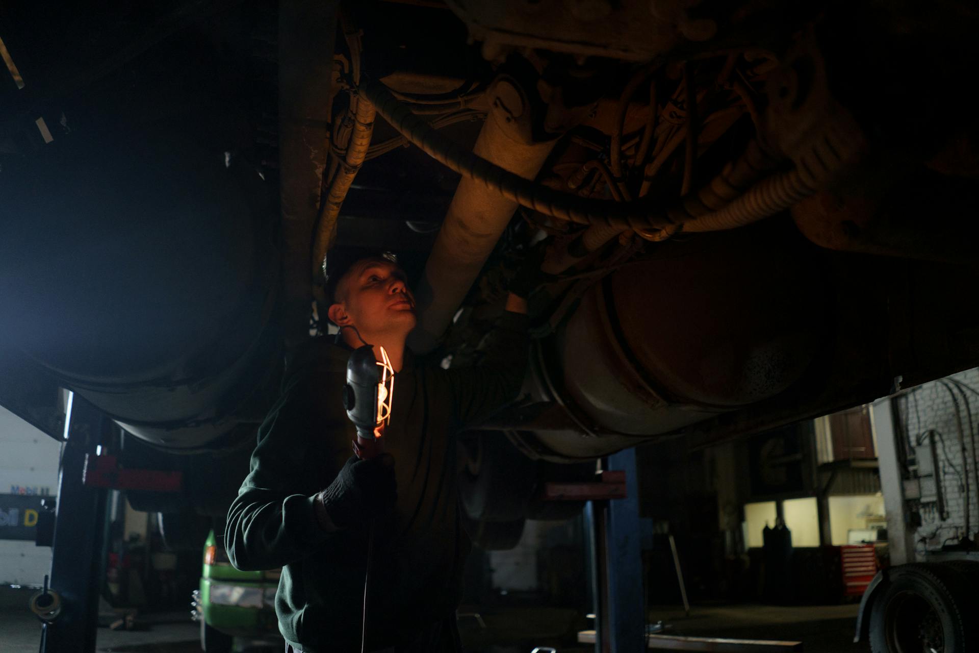 Automobilio techninė patikra autoservise prieš pirkimą.